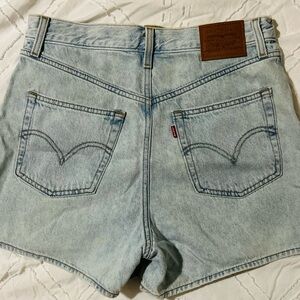 Levi’s light blue denim shorts-size 28